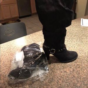 Black suede Unisa boots